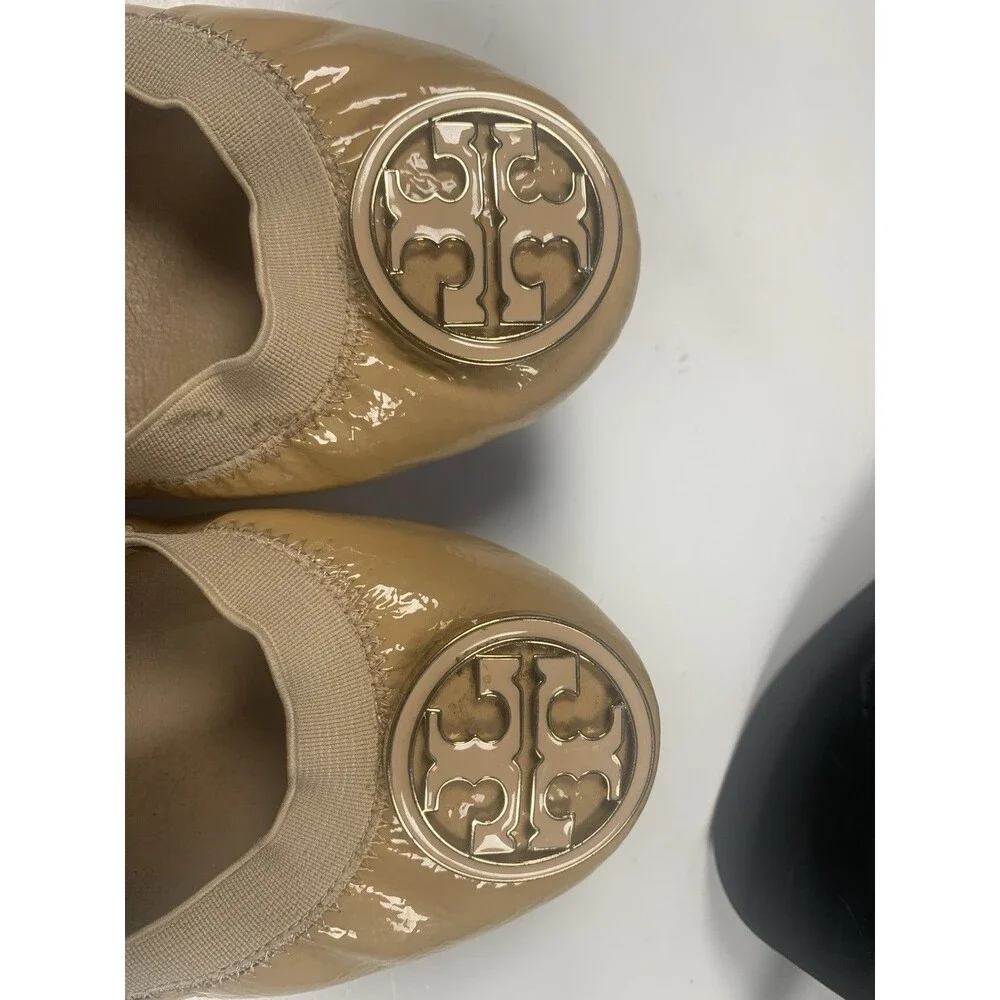 Tory Burch Caroline Women’s Sz 9 Ballet Flats Ivory Patent Leather Gold Logo - Picture 12 of 12